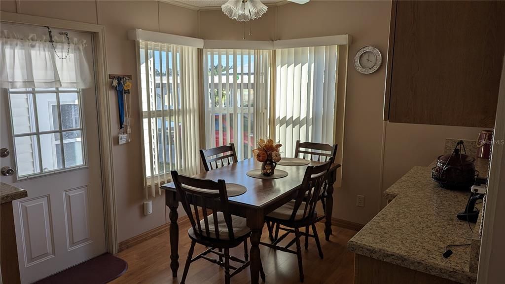 For Sale: $132,000 (2 beds, 2 baths, 896 Square Feet)