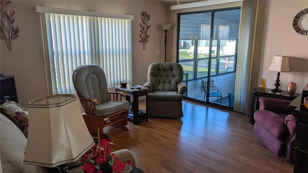 For Sale: $132,000 (2 beds, 2 baths, 896 Square Feet)