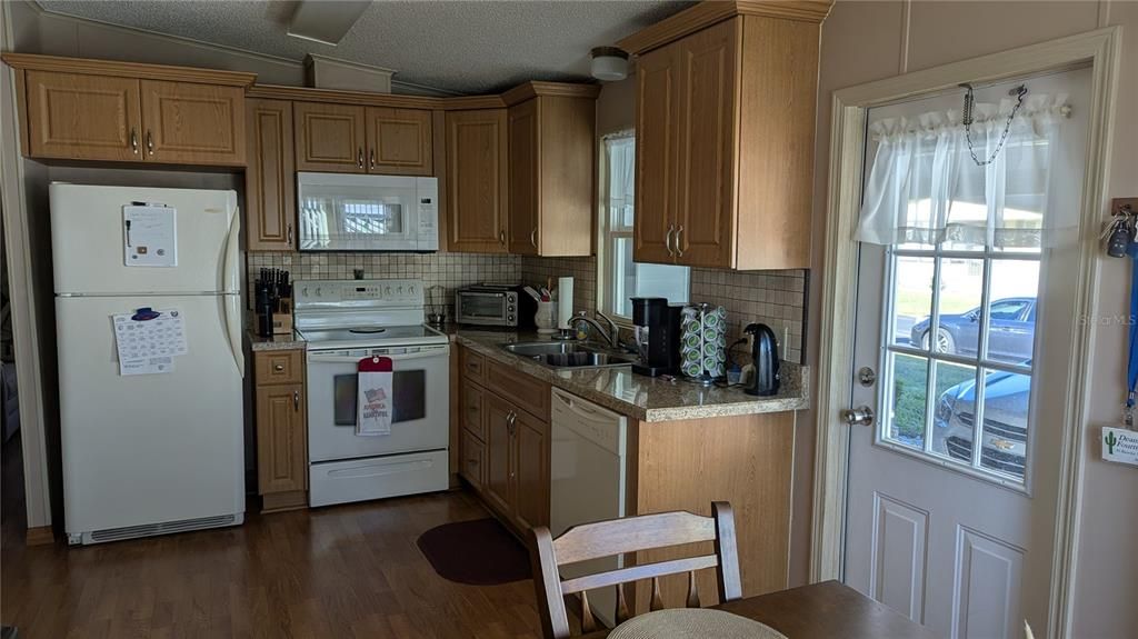 For Sale: $132,000 (2 beds, 2 baths, 896 Square Feet)