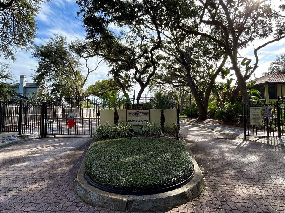 Active With Contract: $194,500 (2 beds, 2 baths, 1100 Square Feet)