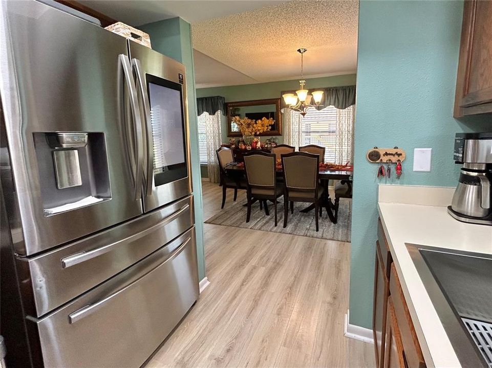 Active With Contract: $194,500 (2 beds, 2 baths, 1100 Square Feet)