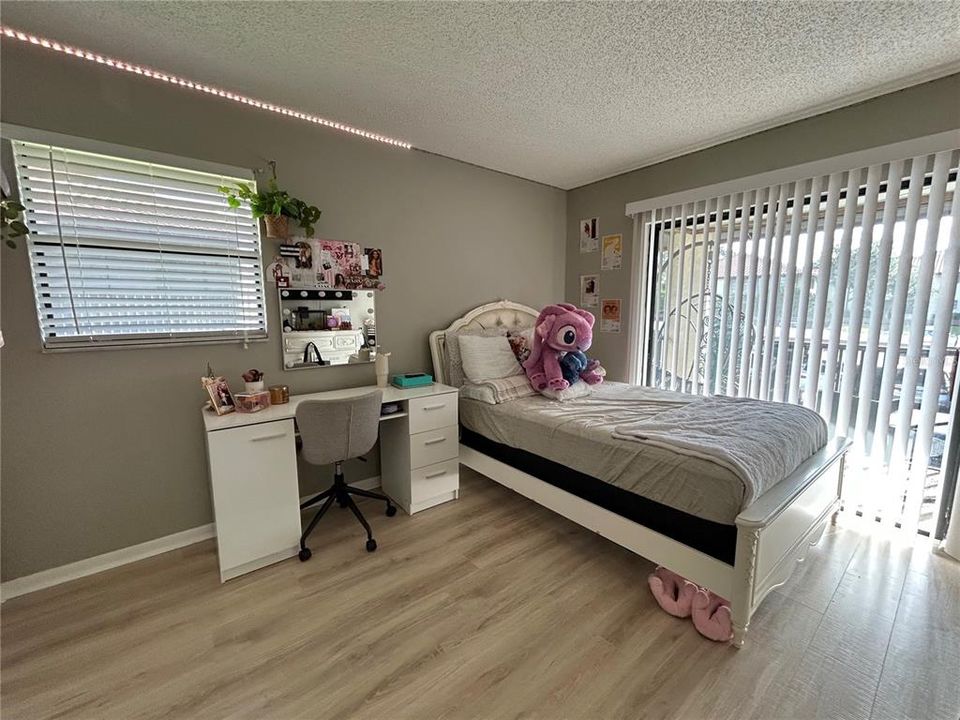 Active With Contract: $194,500 (2 beds, 2 baths, 1100 Square Feet)