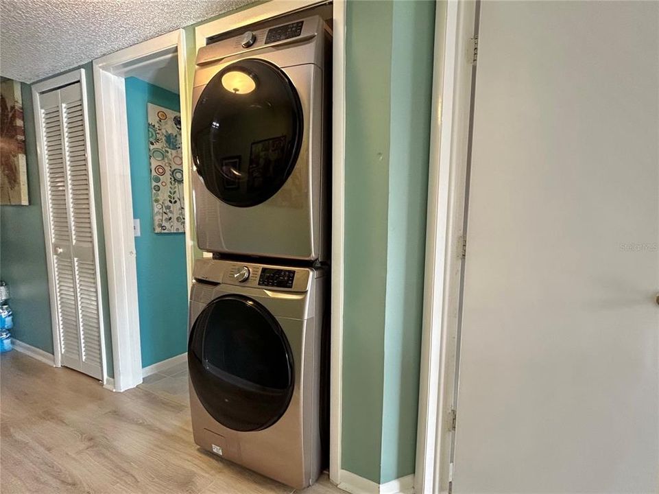 Active With Contract: $194,500 (2 beds, 2 baths, 1100 Square Feet)