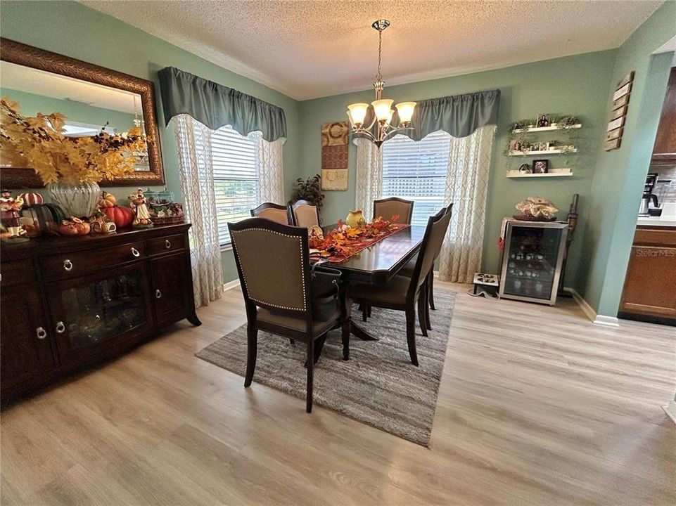 Active With Contract: $194,500 (2 beds, 2 baths, 1100 Square Feet)