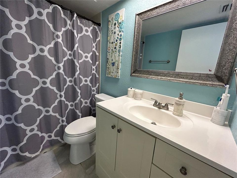 Active With Contract: $194,500 (2 beds, 2 baths, 1100 Square Feet)