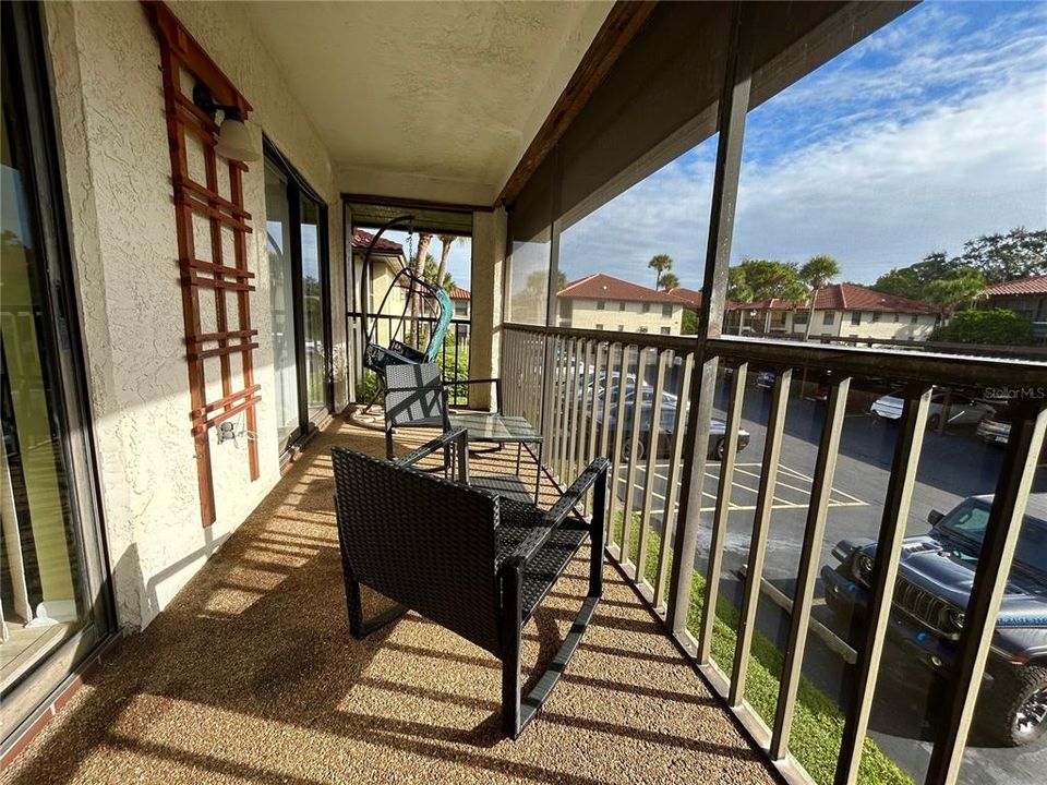 Active With Contract: $194,500 (2 beds, 2 baths, 1100 Square Feet)