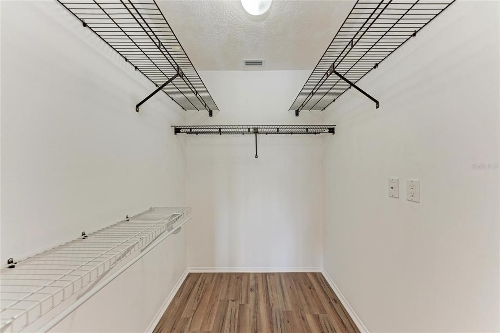 For Sale: $299,000 (2 beds, 2 baths, 1212 Square Feet)