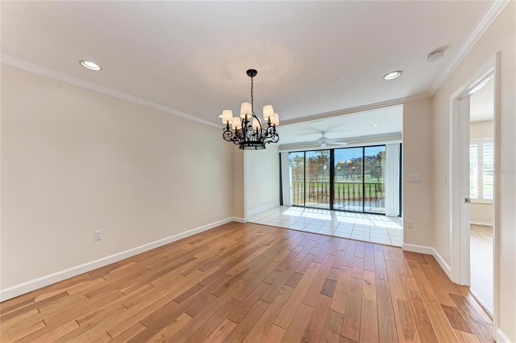 For Sale: $299,000 (2 beds, 2 baths, 1212 Square Feet)