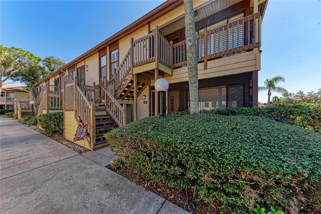 For Sale: $299,000 (2 beds, 2 baths, 1212 Square Feet)