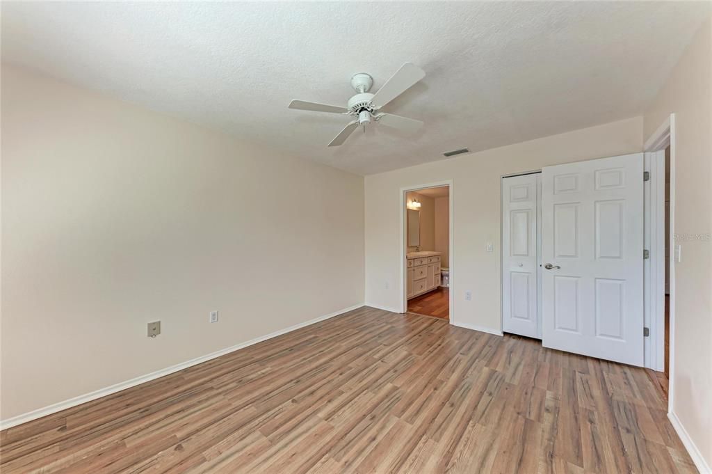 For Sale: $299,000 (2 beds, 2 baths, 1212 Square Feet)
