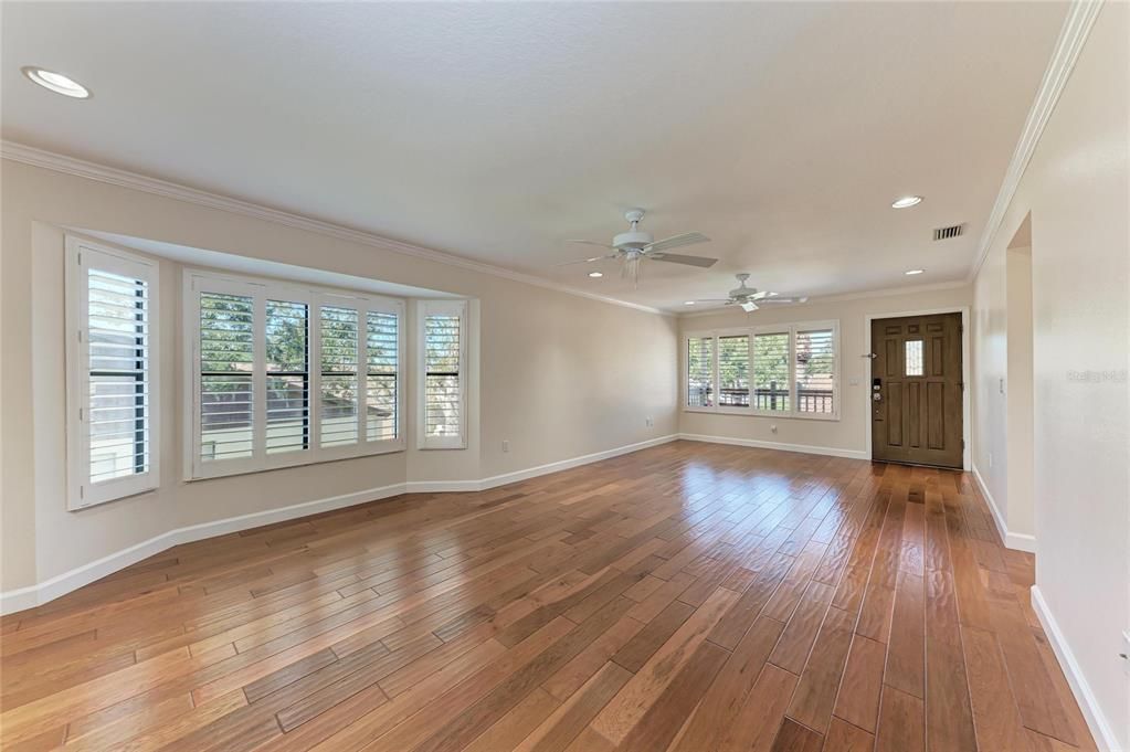 For Sale: $299,000 (2 beds, 2 baths, 1212 Square Feet)