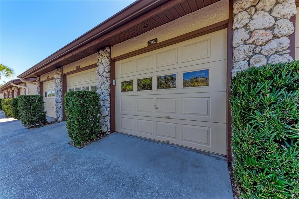 For Sale: $299,000 (2 beds, 2 baths, 1212 Square Feet)