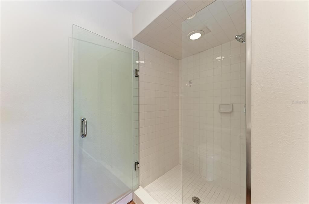 For Sale: $299,000 (2 beds, 2 baths, 1212 Square Feet)