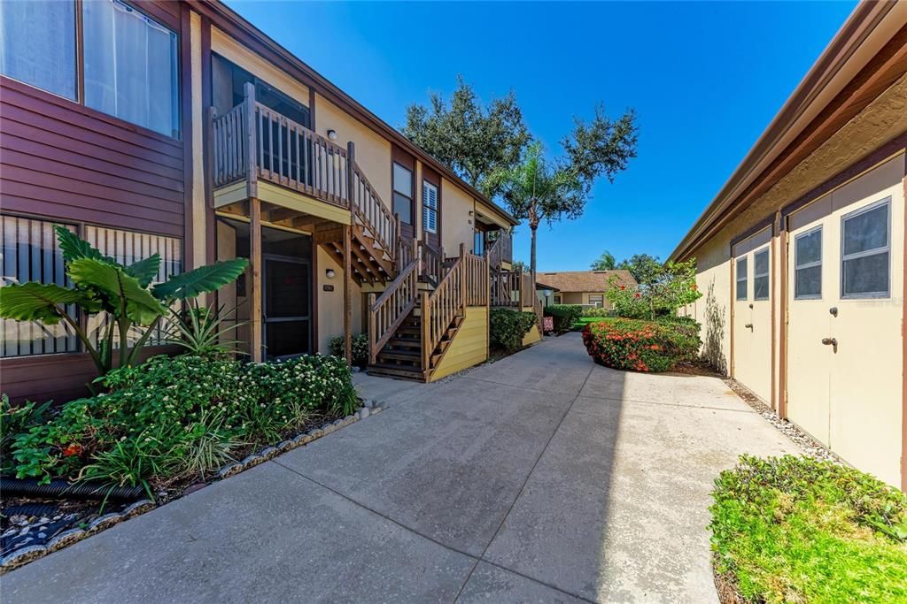 For Sale: $299,000 (2 beds, 2 baths, 1212 Square Feet)