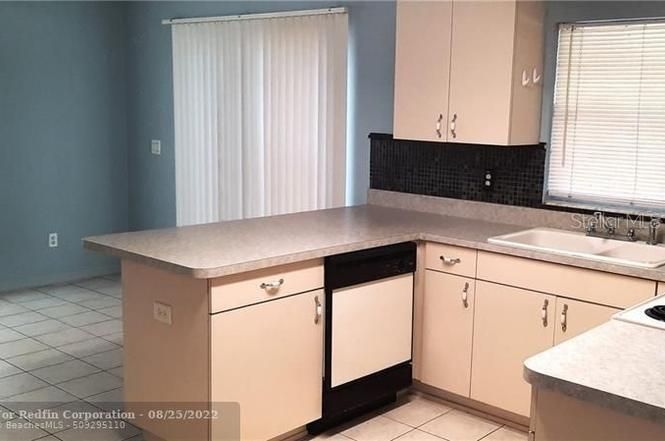 Active With Contract: $310,000 (4 beds, 0 baths, 2124 Square Feet)