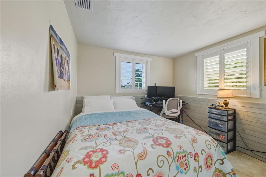 For Sale: $275,000 (2 beds, 1 baths, 824 Square Feet)