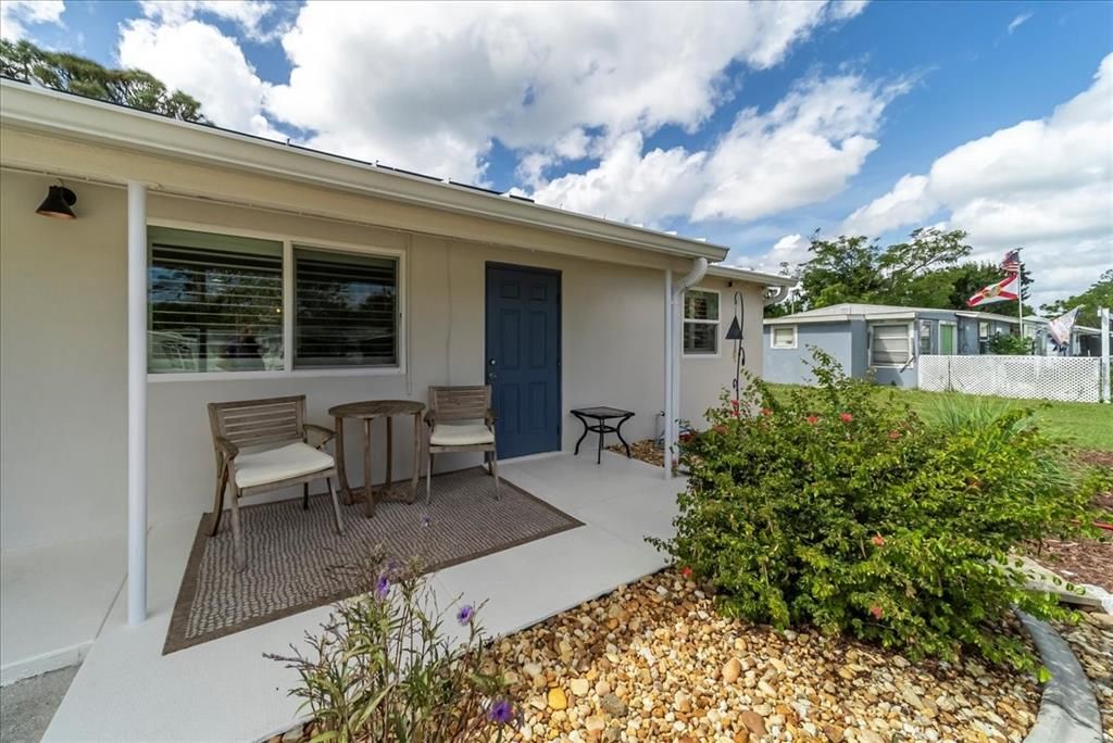 For Sale: $275,000 (2 beds, 1 baths, 824 Square Feet)