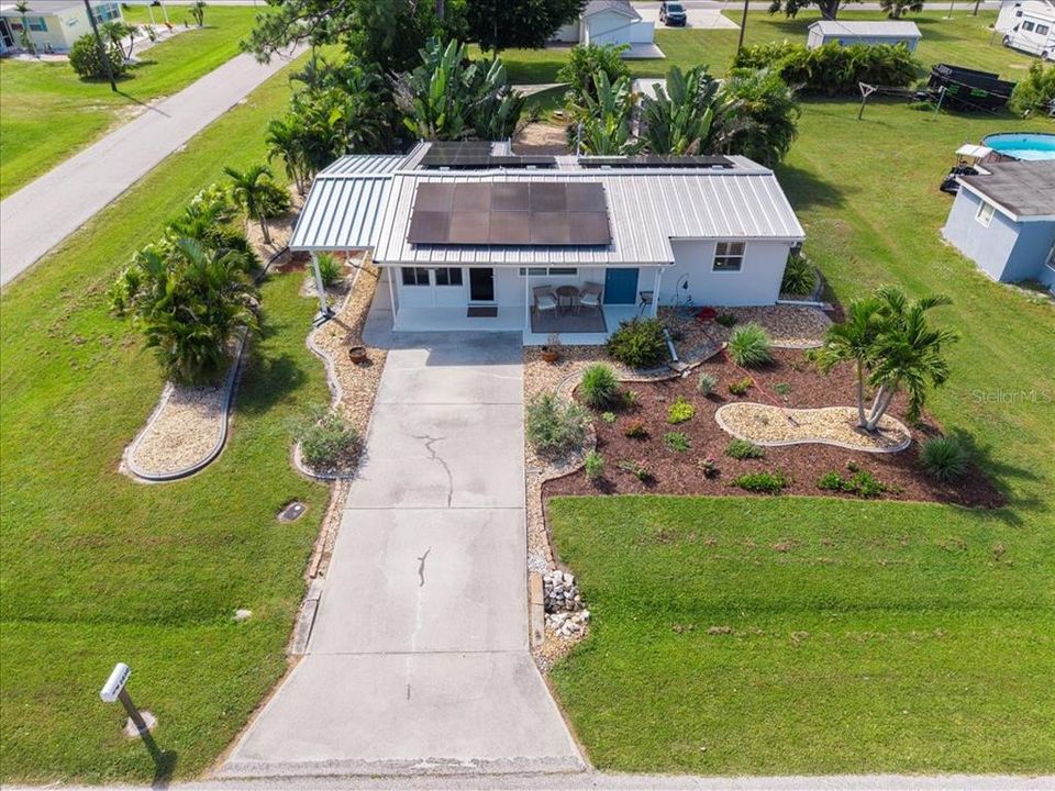 For Sale: $275,000 (2 beds, 1 baths, 824 Square Feet)