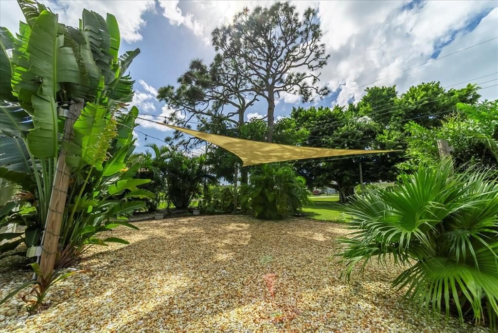 For Sale: $275,000 (2 beds, 1 baths, 824 Square Feet)