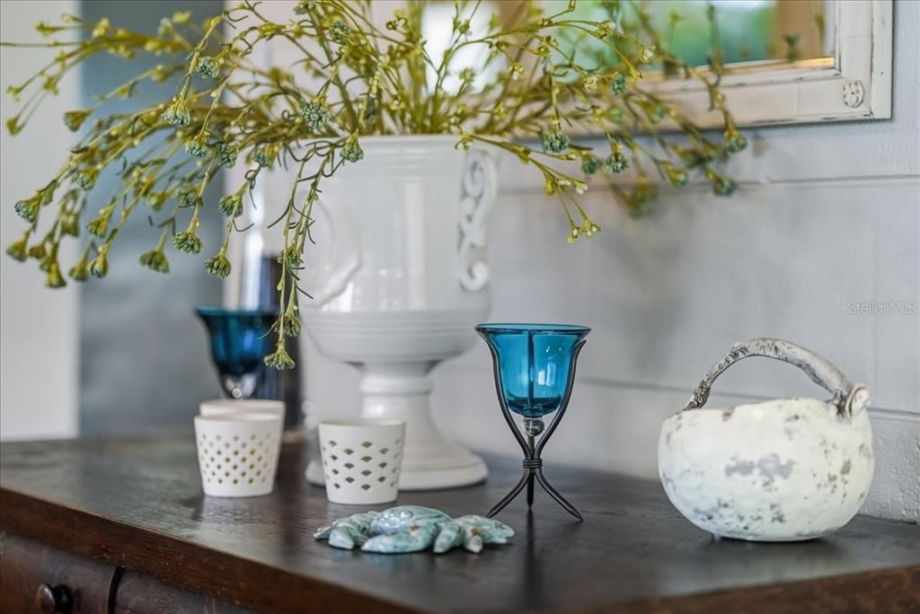 For Sale: $275,000 (2 beds, 1 baths, 824 Square Feet)