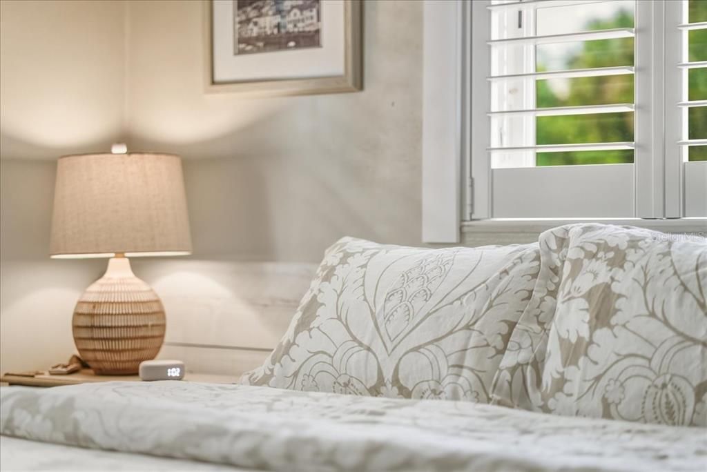 For Sale: $275,000 (2 beds, 1 baths, 824 Square Feet)