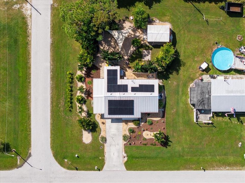 For Sale: $275,000 (2 beds, 1 baths, 824 Square Feet)