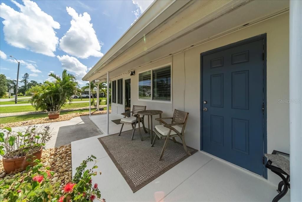 For Sale: $275,000 (2 beds, 1 baths, 824 Square Feet)