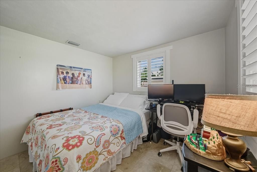 For Sale: $275,000 (2 beds, 1 baths, 824 Square Feet)