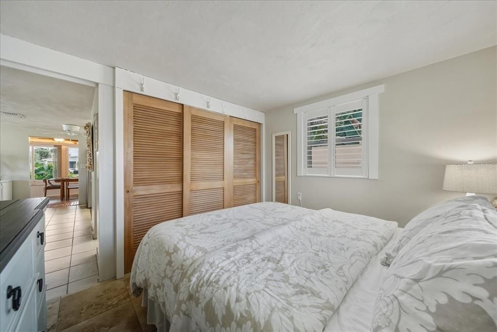 For Sale: $275,000 (2 beds, 1 baths, 824 Square Feet)