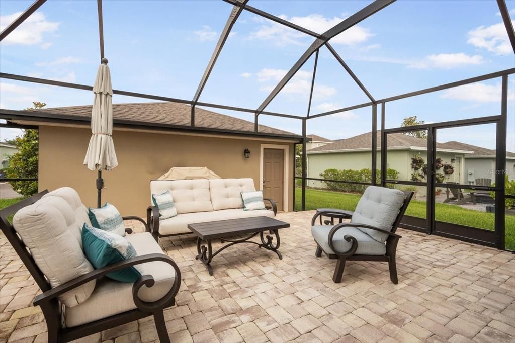 For Rent: $2,900 (3 beds, 2 baths, 1996 Square Feet)