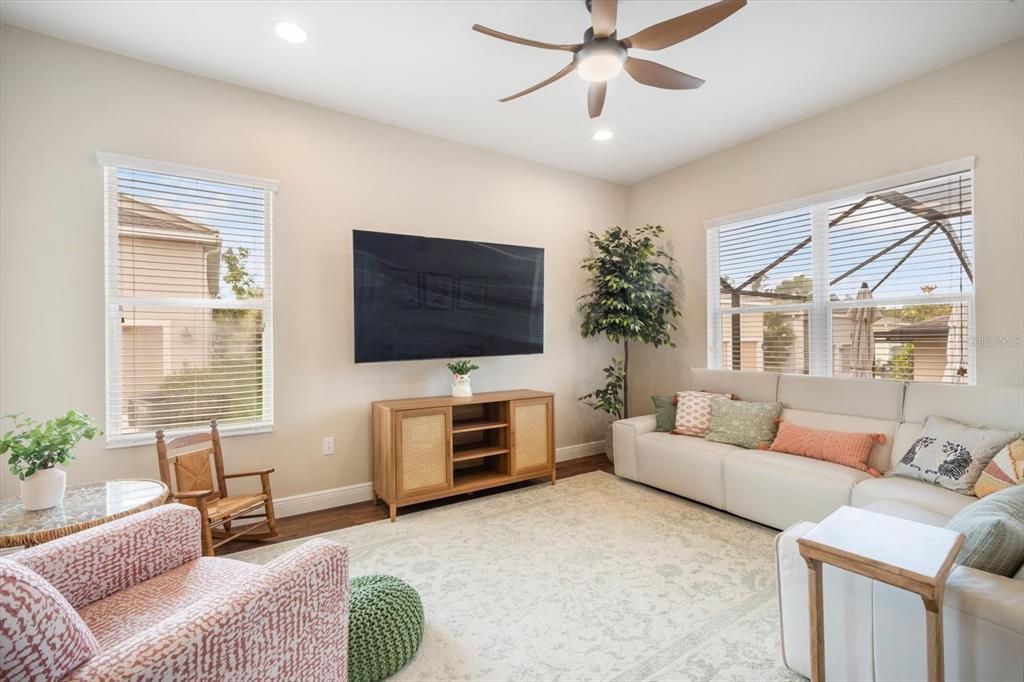 For Rent: $2,900 (3 beds, 2 baths, 1996 Square Feet)