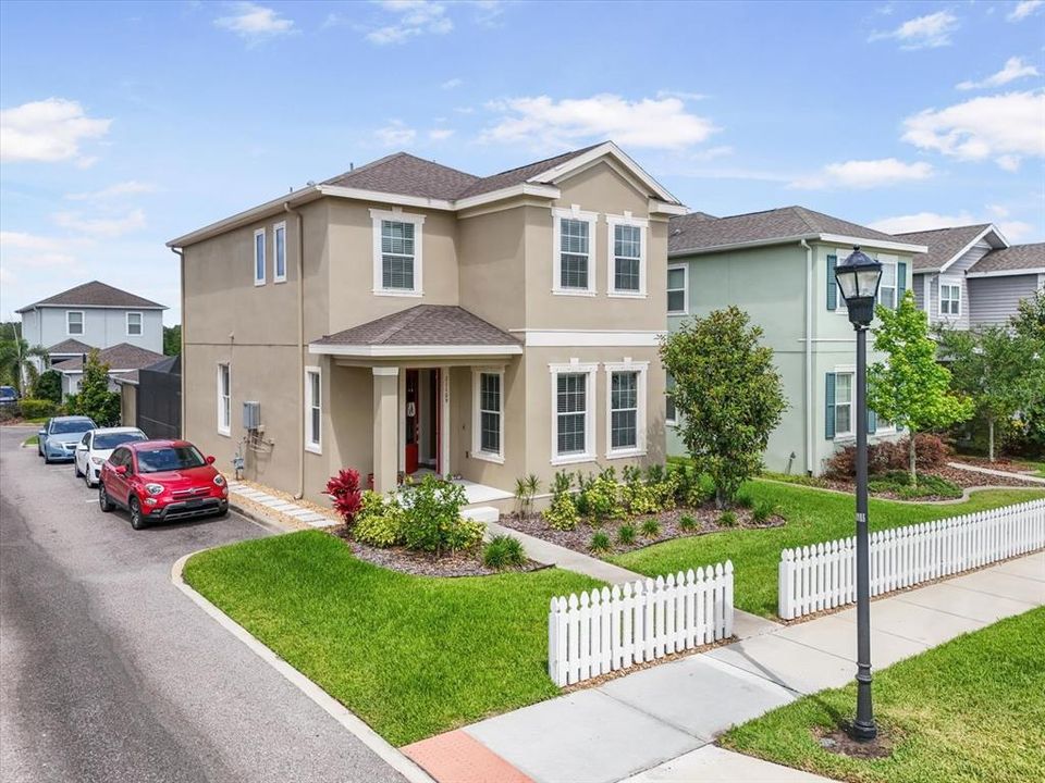 For Rent: $2,900 (3 beds, 2 baths, 1996 Square Feet)