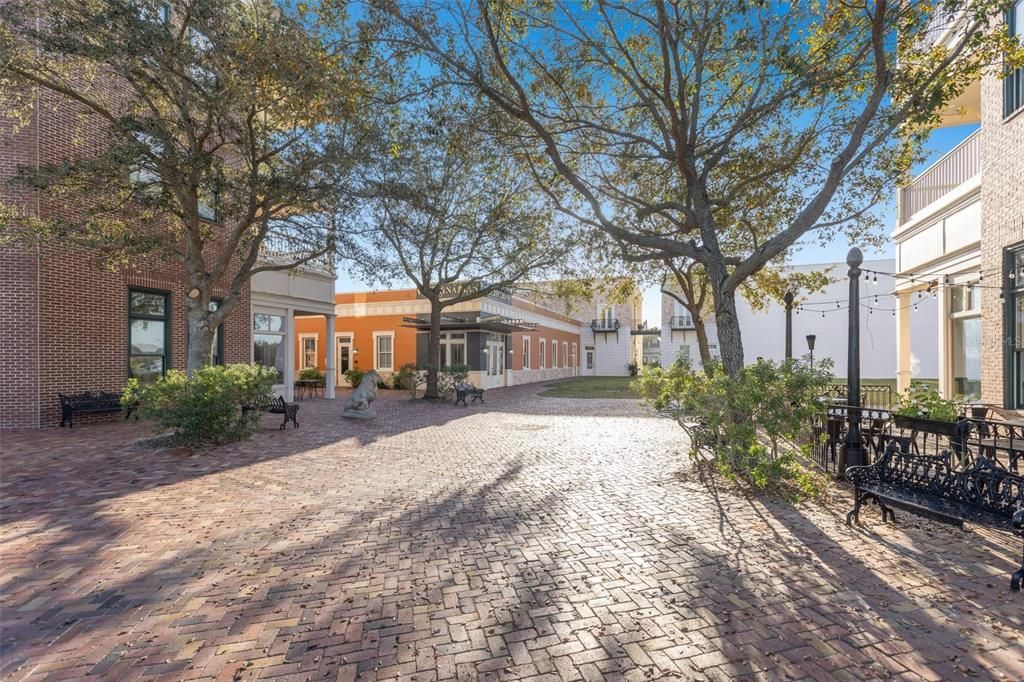 For Rent: $2,900 (3 beds, 2 baths, 1996 Square Feet)