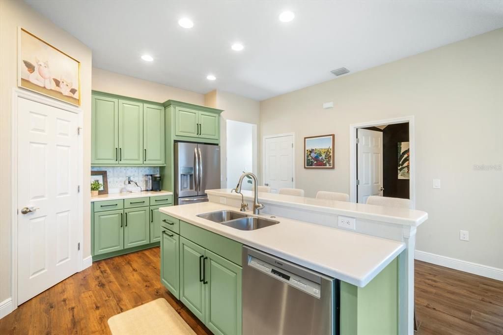 For Rent: $2,900 (3 beds, 2 baths, 1996 Square Feet)