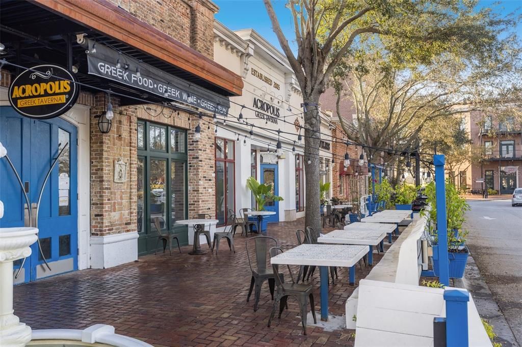 For Rent: $2,900 (3 beds, 2 baths, 1996 Square Feet)