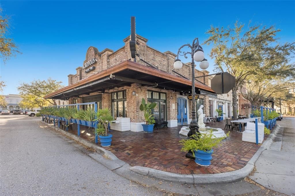 For Rent: $2,900 (3 beds, 2 baths, 1996 Square Feet)