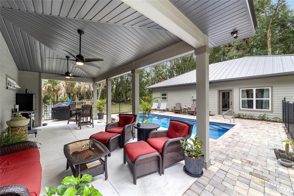 Active With Contract: $449,000 (2 beds, 2 baths, 1469 Square Feet)