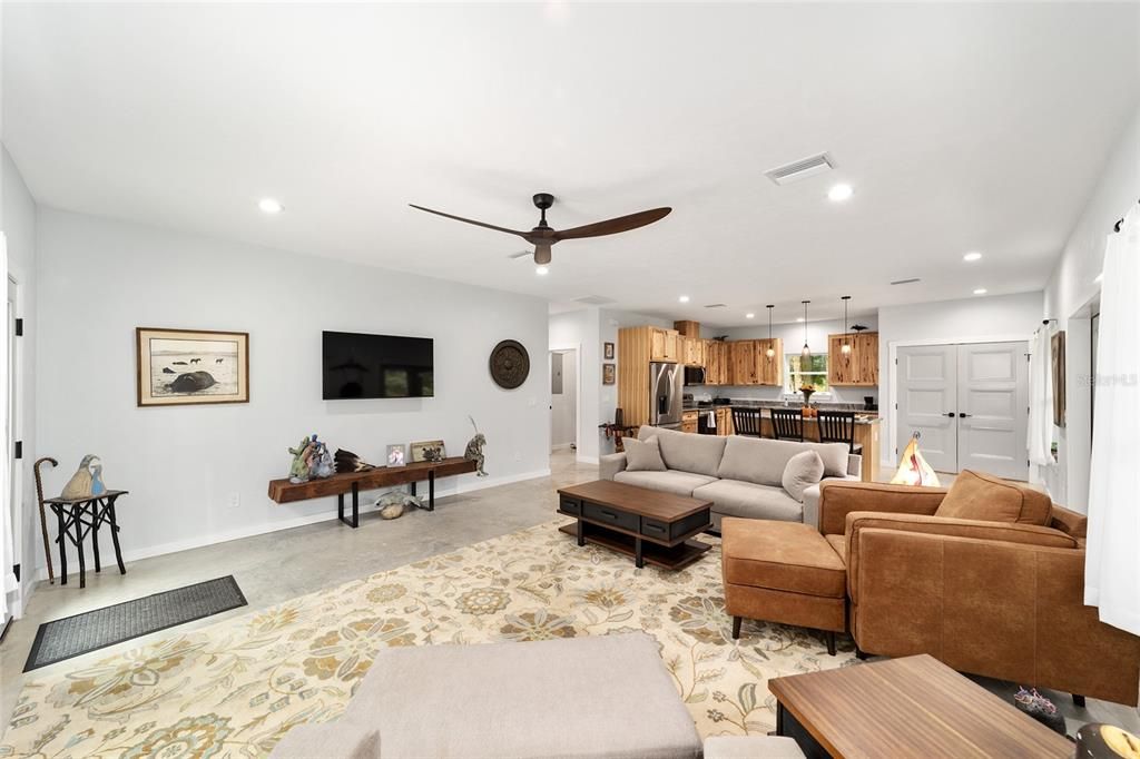 Active With Contract: $449,000 (2 beds, 2 baths, 1469 Square Feet)