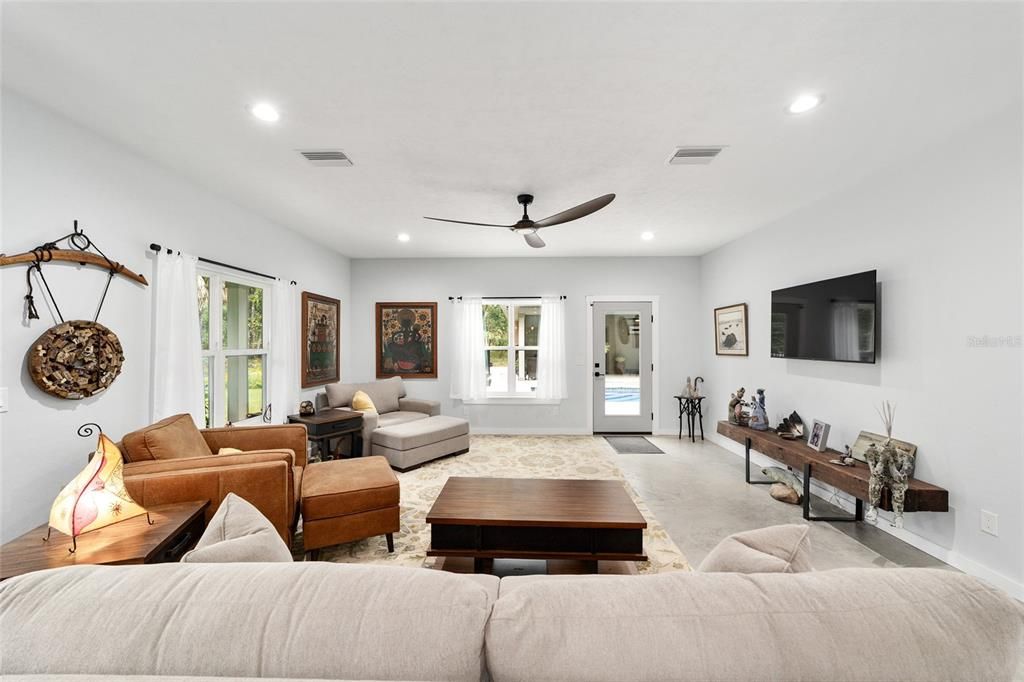 Active With Contract: $449,000 (2 beds, 2 baths, 1469 Square Feet)