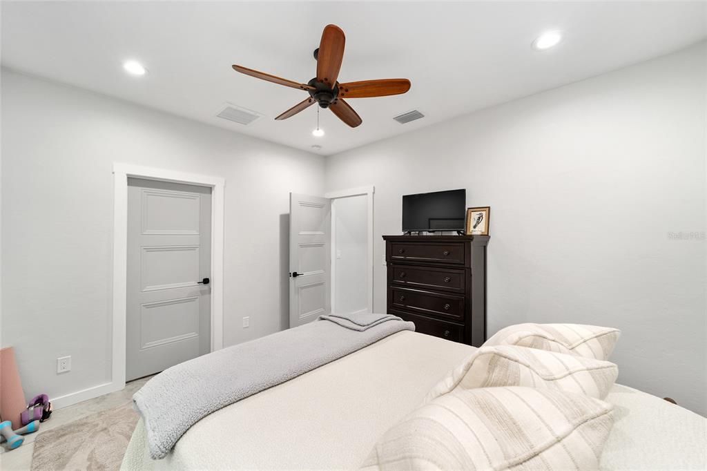 Active With Contract: $449,000 (2 beds, 2 baths, 1469 Square Feet)