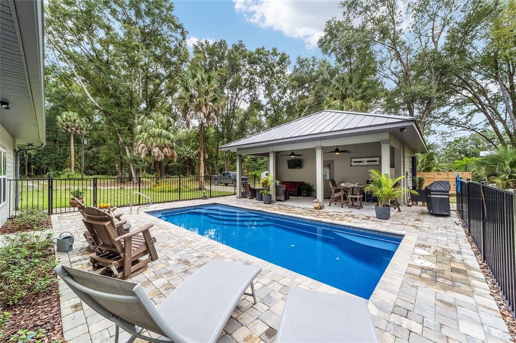 Active With Contract: $449,000 (2 beds, 2 baths, 1469 Square Feet)