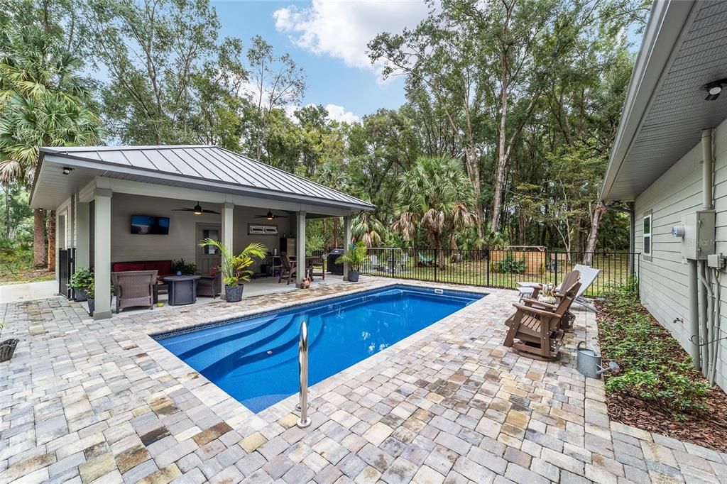 Active With Contract: $449,000 (2 beds, 2 baths, 1469 Square Feet)