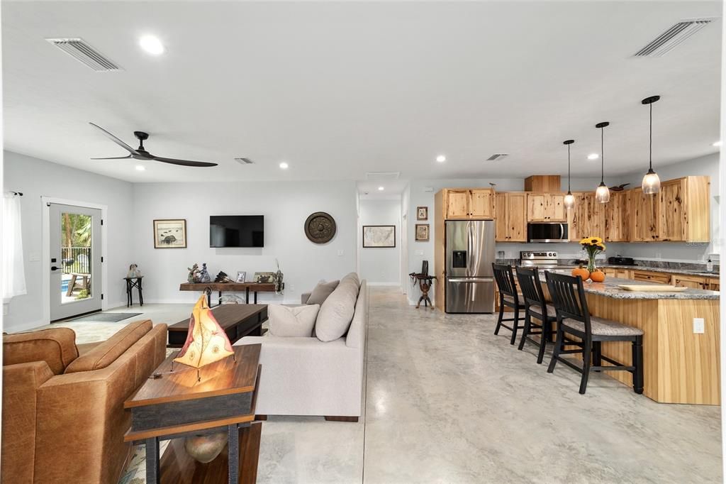 Active With Contract: $449,000 (2 beds, 2 baths, 1469 Square Feet)