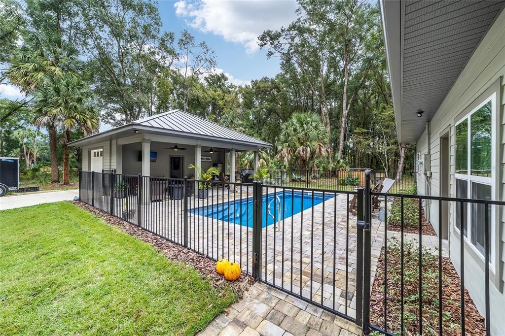 Active With Contract: $449,000 (2 beds, 2 baths, 1469 Square Feet)