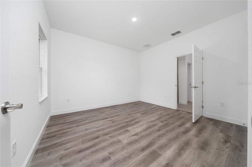 For Sale: $289,900 (4 beds, 2 baths, 1503 Square Feet)