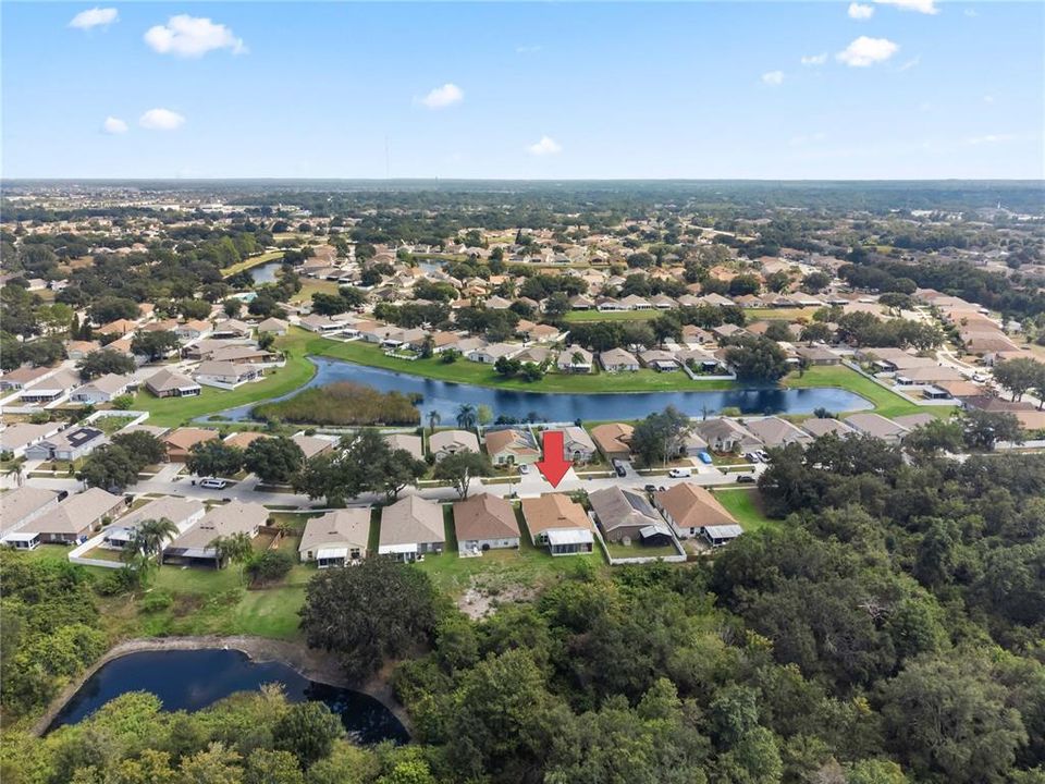 合同活跃: $300,000 (4 贝兹, 2 浴室, 1665 平方英尺)