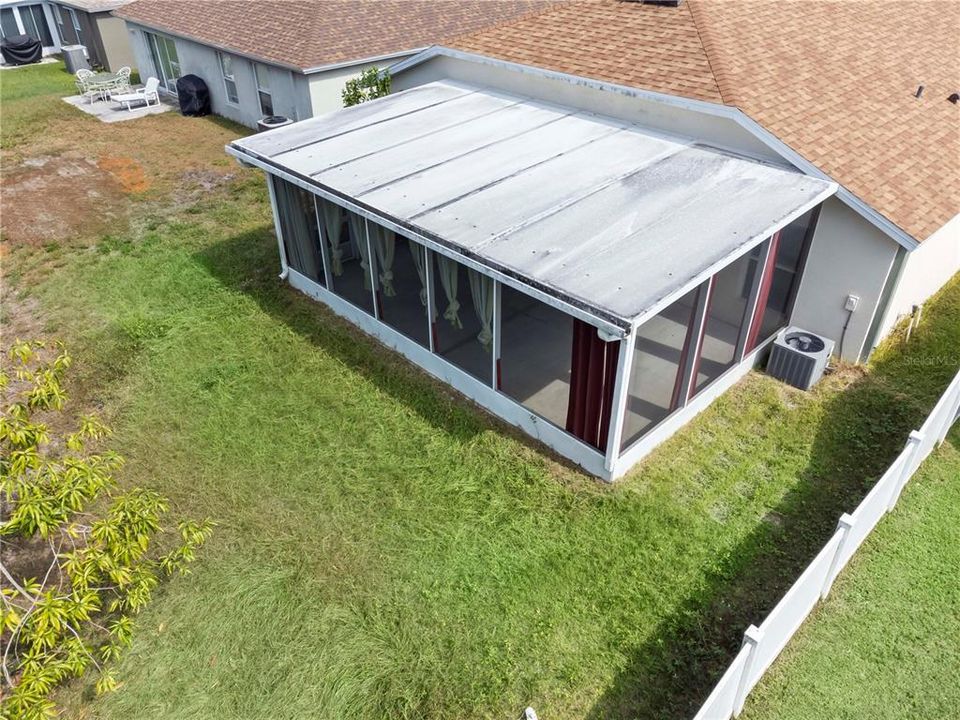 合同活跃: $300,000 (4 贝兹, 2 浴室, 1665 平方英尺)