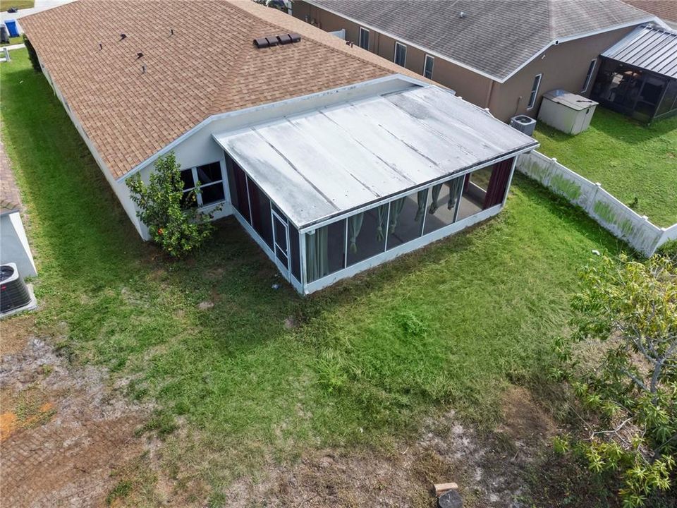 合同活跃: $300,000 (4 贝兹, 2 浴室, 1665 平方英尺)