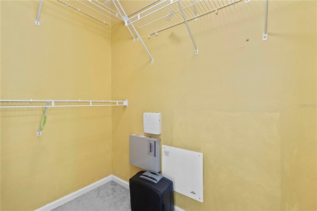 合同活跃: $300,000 (4 贝兹, 2 浴室, 1665 平方英尺)