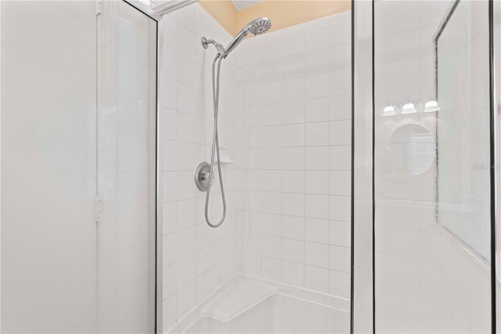 合同活跃: $300,000 (4 贝兹, 2 浴室, 1665 平方英尺)